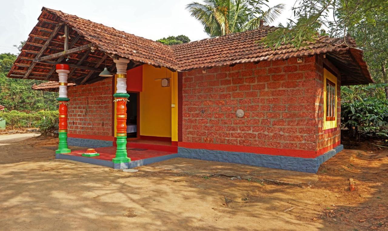 Hotel Allaranda Homestay マディケーリ エクステリア 写真