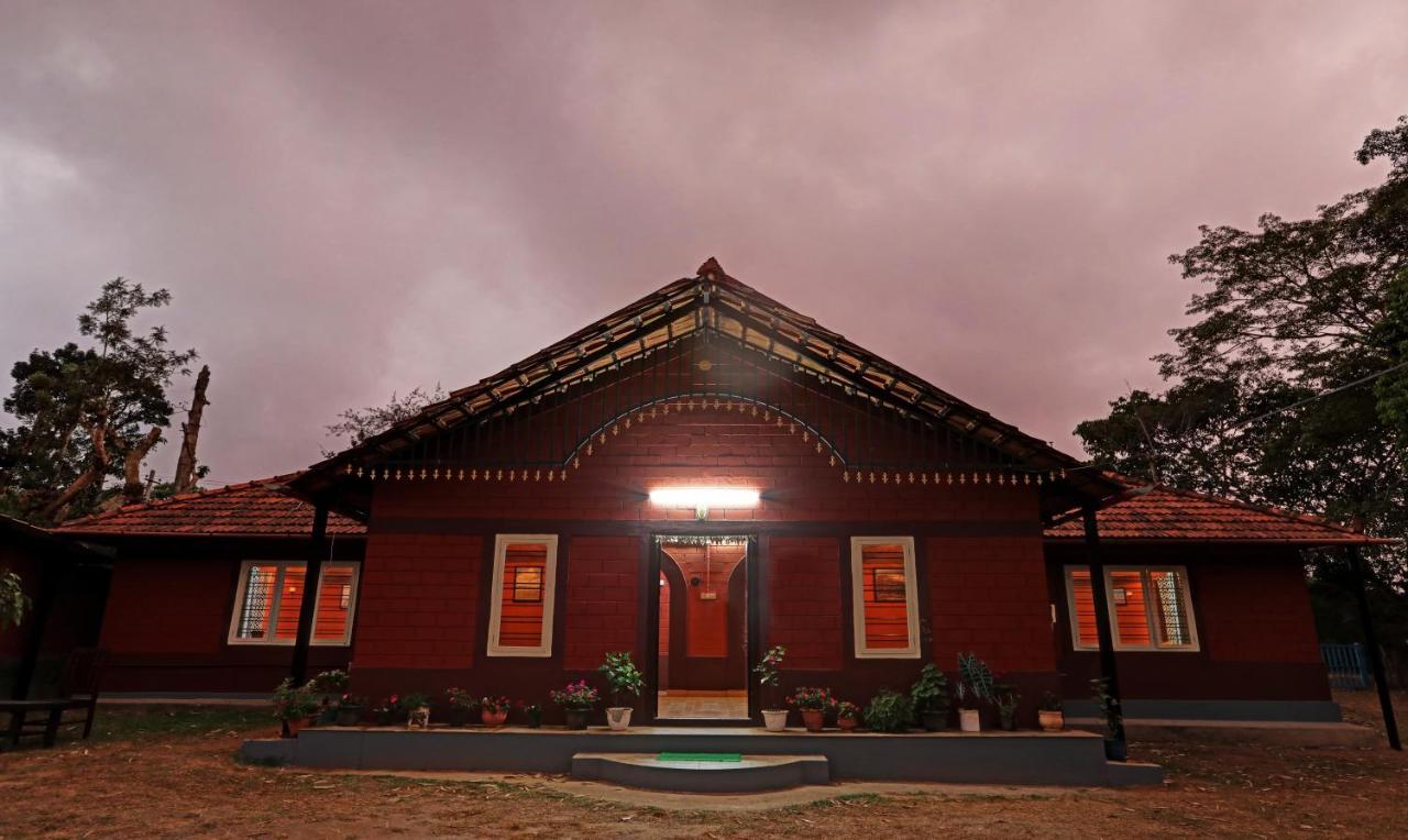Hotel Allaranda Homestay マディケーリ エクステリア 写真
