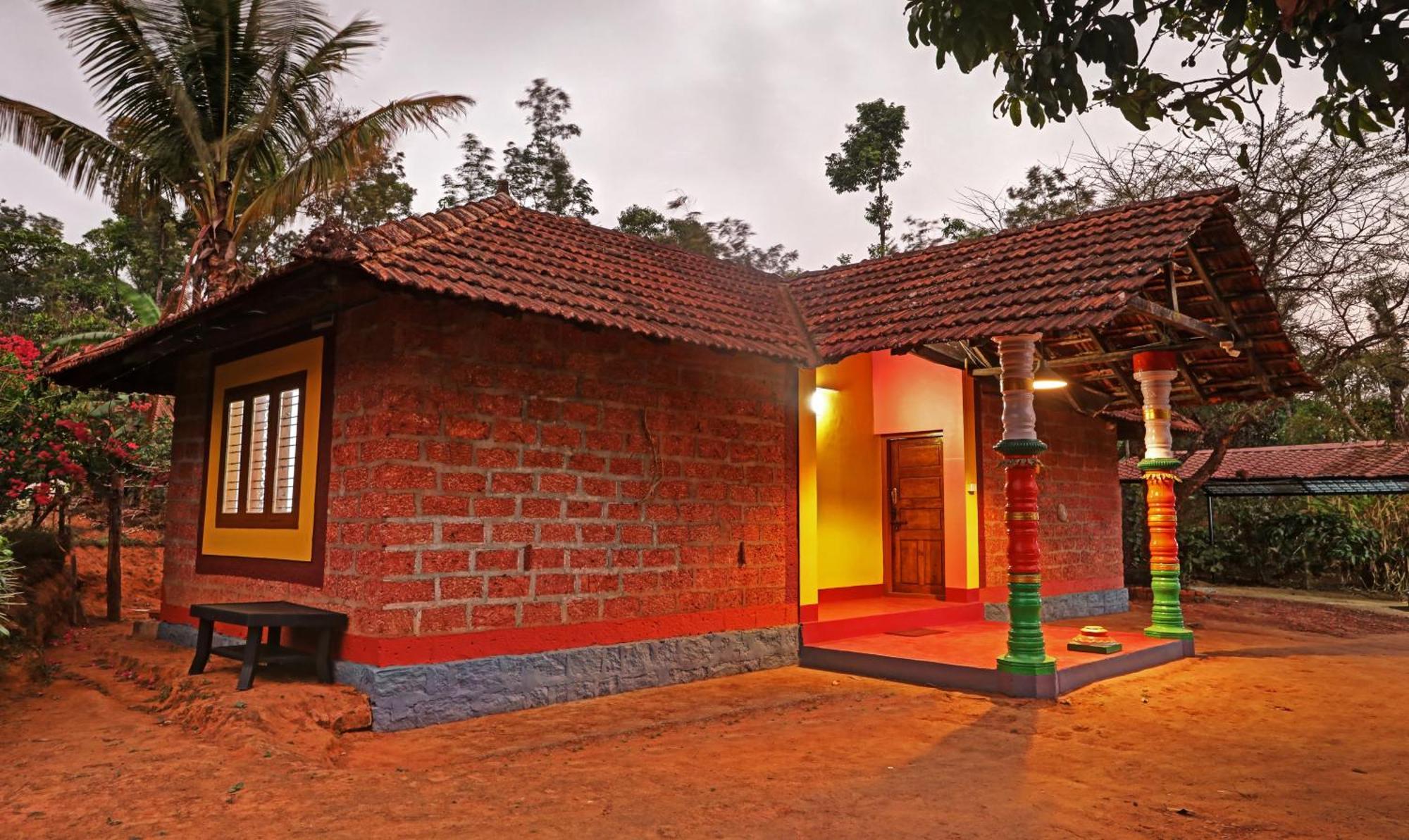 Hotel Allaranda Homestay マディケーリ エクステリア 写真